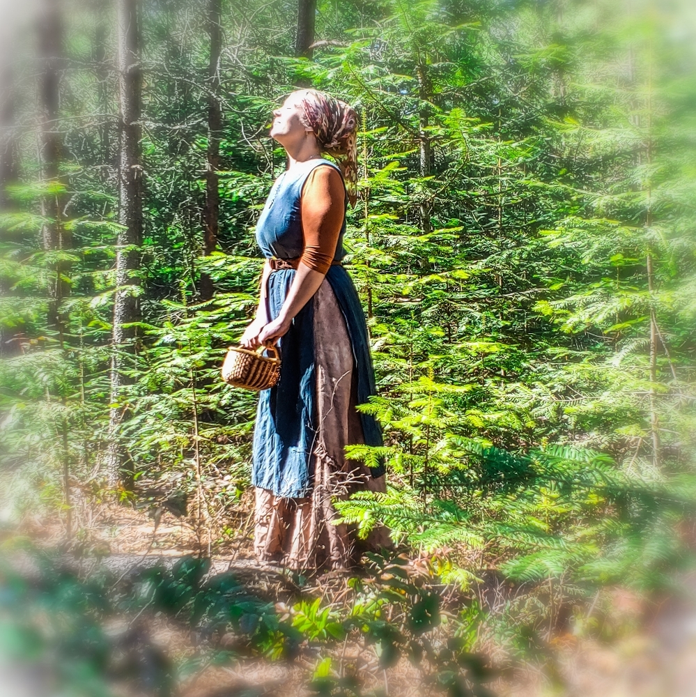 Historically Inspired 14th Century Linen Outfit